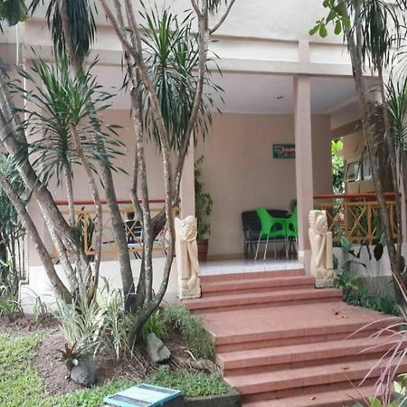 Hotel Sulawesi Jember Luaran gambar